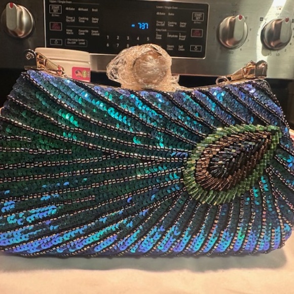 Stunning BRAND NEW NEVER USED Peacock Sequin Cocktail Purse! - Picture 9 of 16